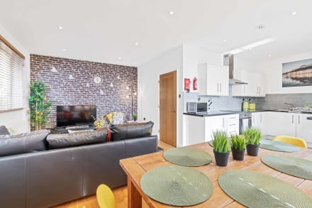 Seaview Heights (Holcombe House) — Stag Do accommodation in Brighton