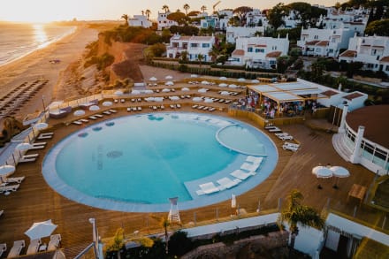 Balineses Bed - Poolside — Hen Do activity in Albufeira