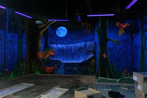 Berlin Glow In The Dark Minigolf Activity Weekend Ideas