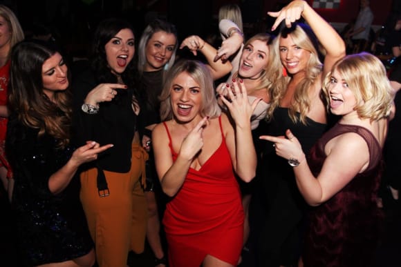Hen Party Package-Three Course Meal, Decorations & Cocktail Hen Do Ideas