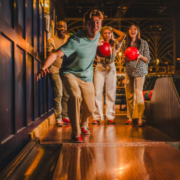 London Bowl, Bubbles Or Beer Activity Weekend Ideas