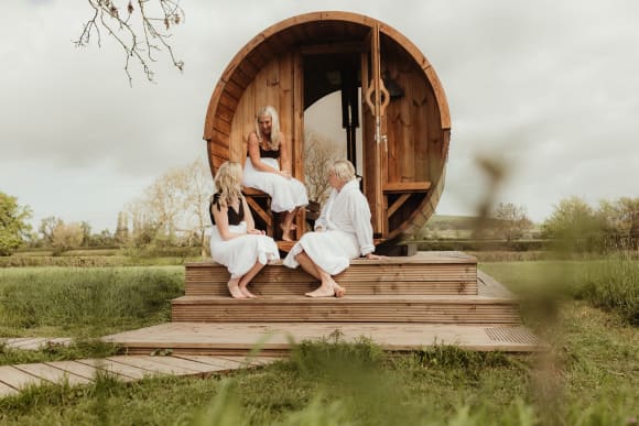 Cheltenham Countryside Yoga, Sauna, Cold Plunge & Picnic Hen Do Ideas