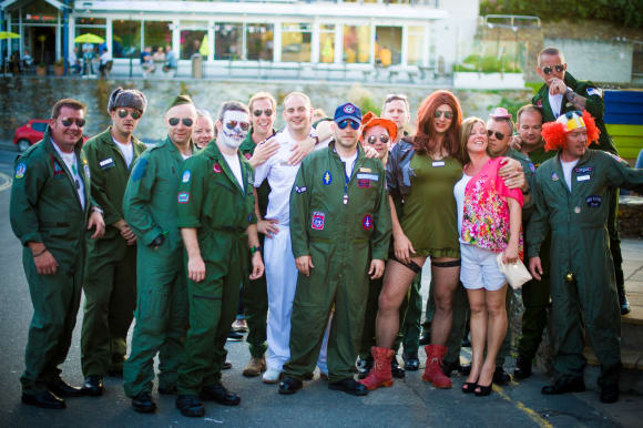Guided Bar Crawl Activity Weekend Ideas