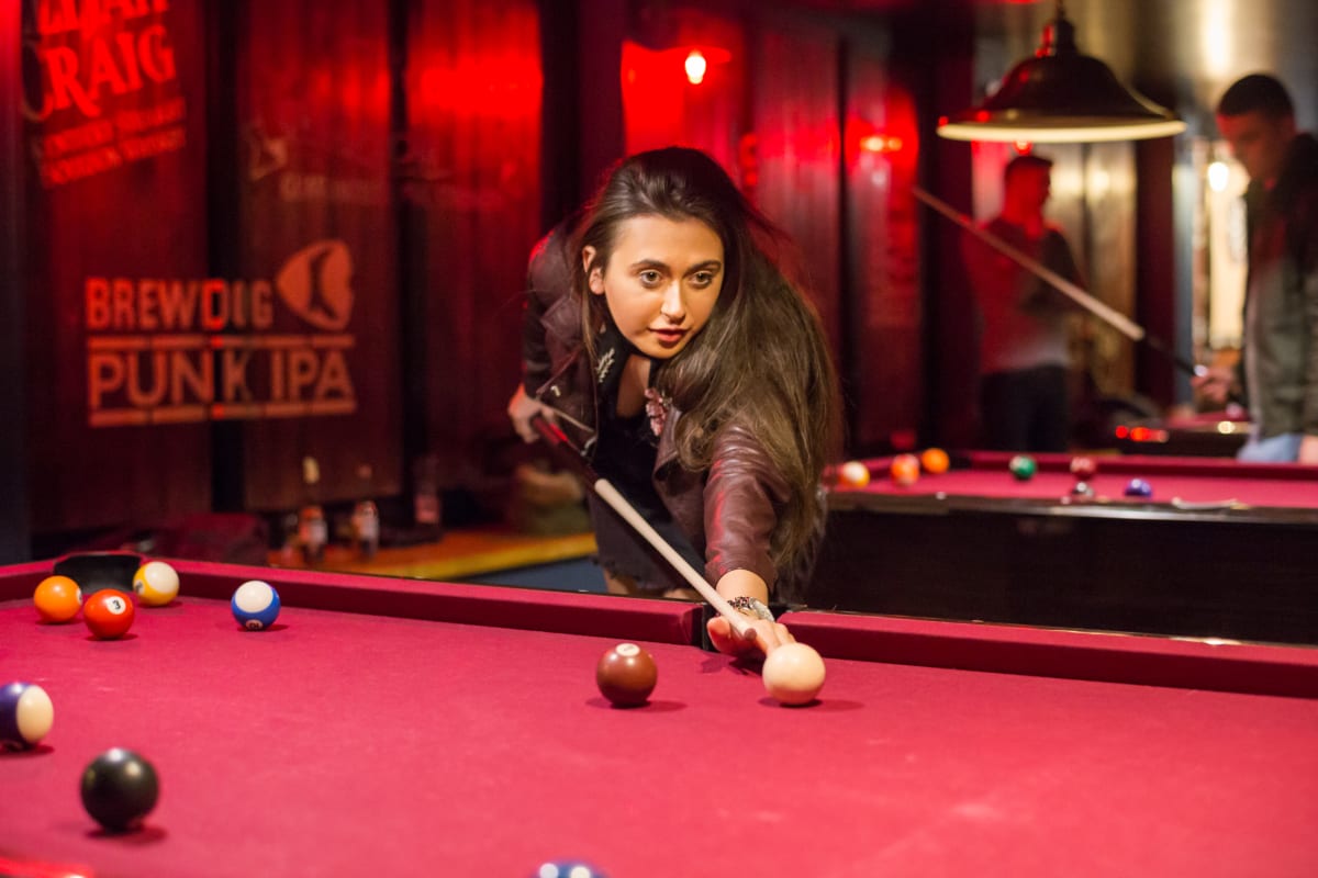 Snooker Pool Hen playing