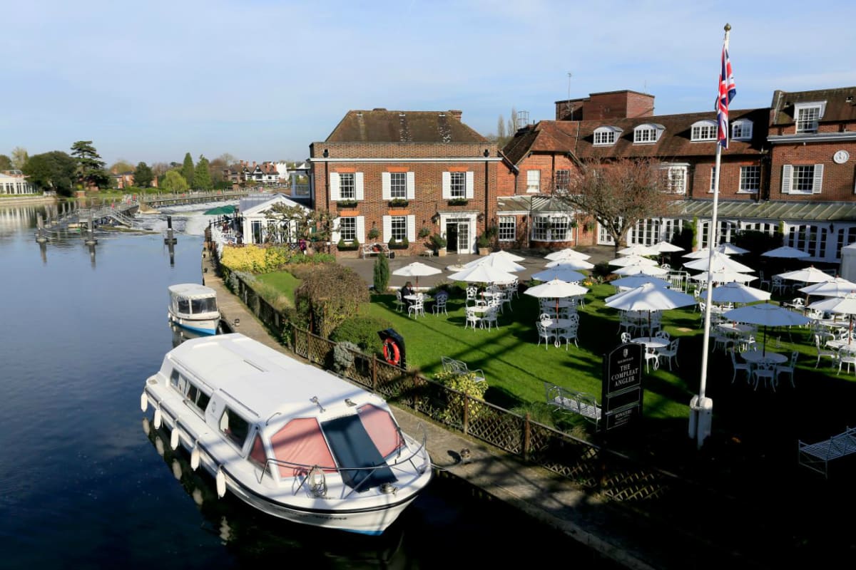 Macdonald Compleat Angler - exterior