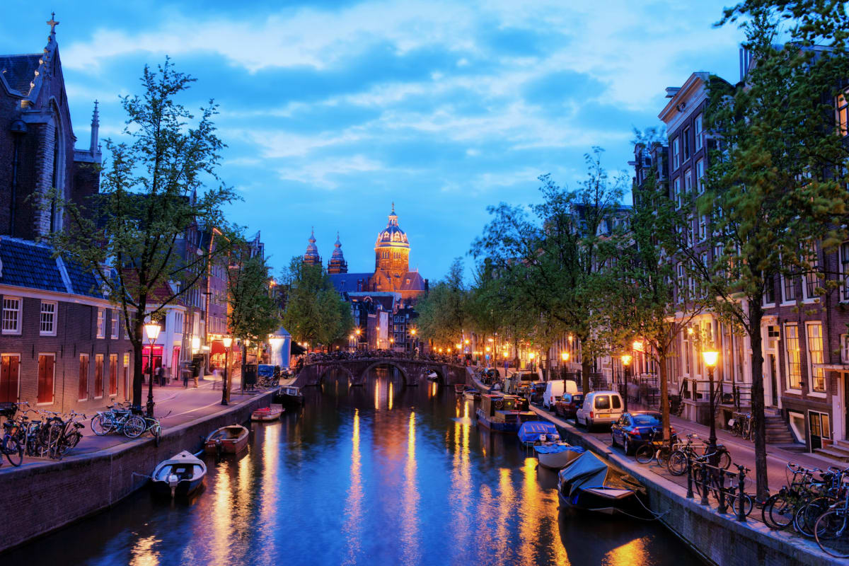 Amsterdam Canal Pick up - Oudezijds Voorburgwal