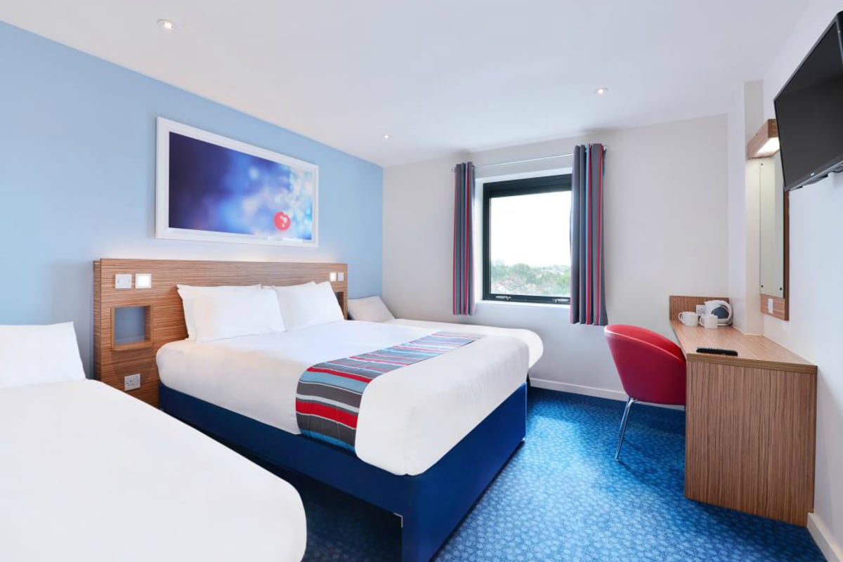Bedroom, Travelodge - Bath City Centre (Bath Spa)