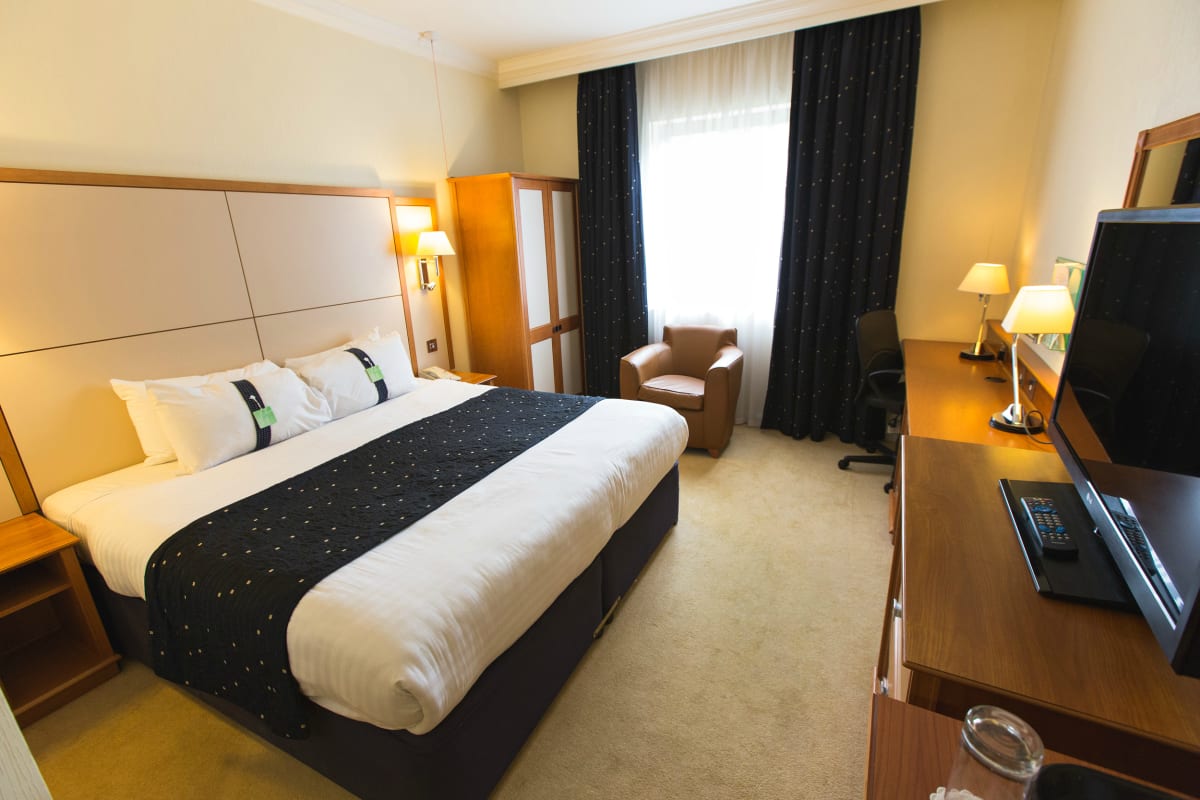 Holiday Inn Nottingham - bedroom