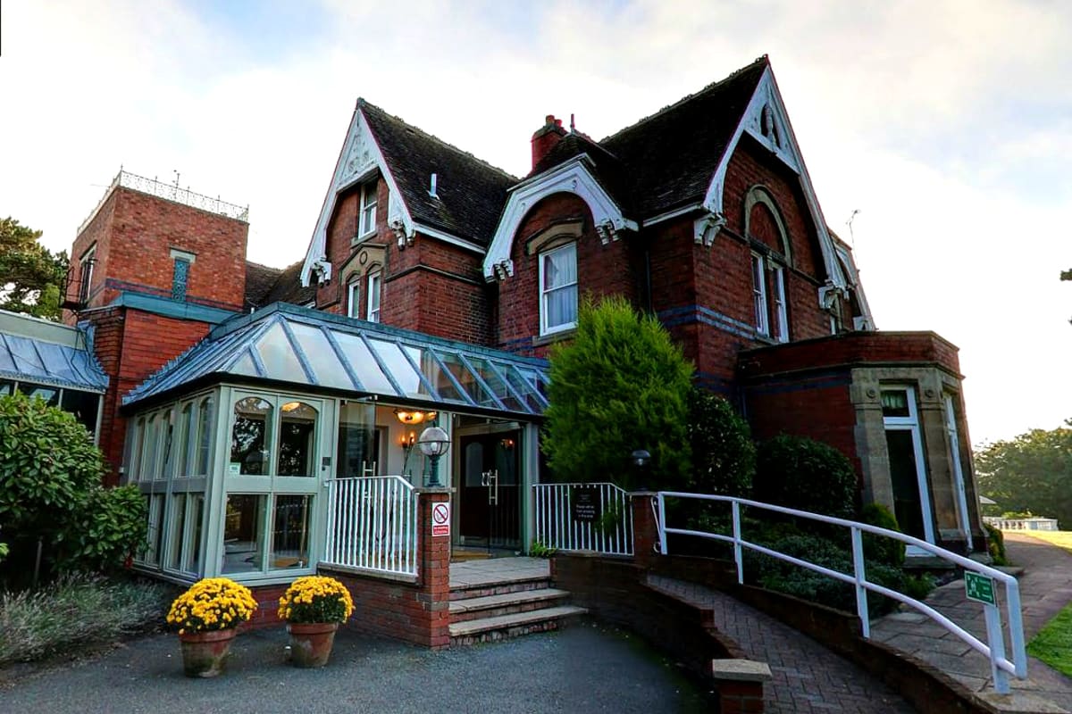 Hallmark Hotel Stourport Manor - exterior