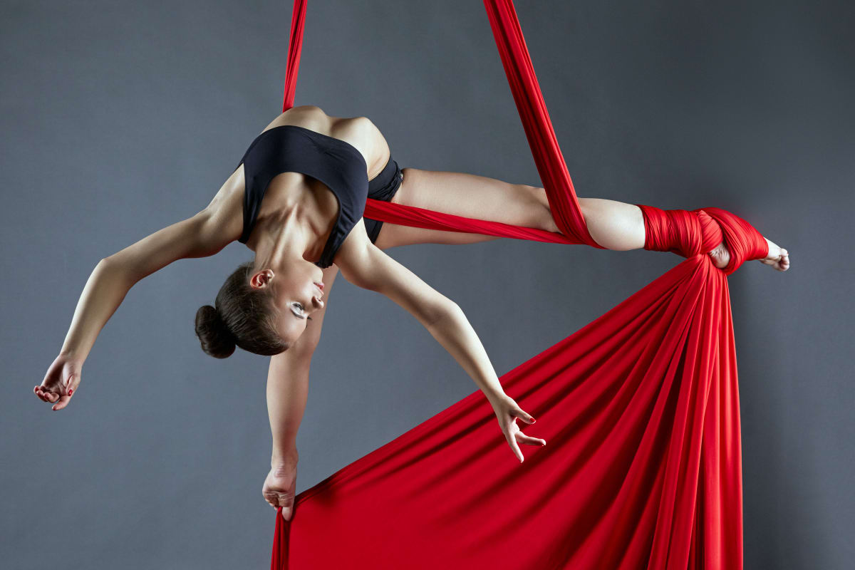 Ariel Silks Class beautiful woman doing acrobats with silk