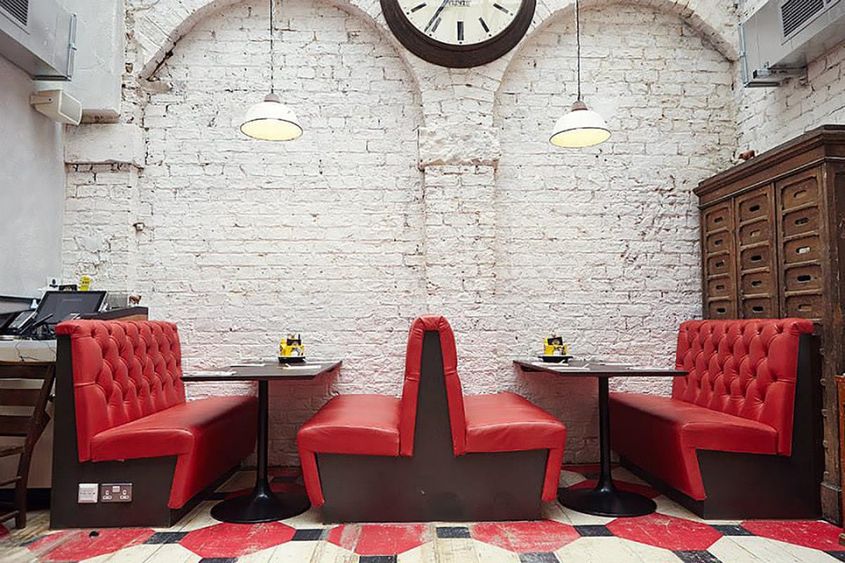 byron hamburgers york interior