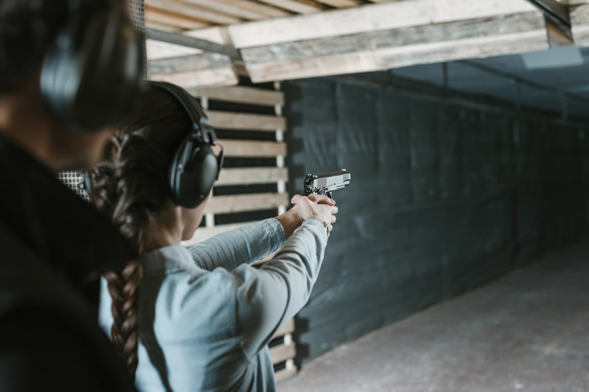 hen doing indoor shooting lesson