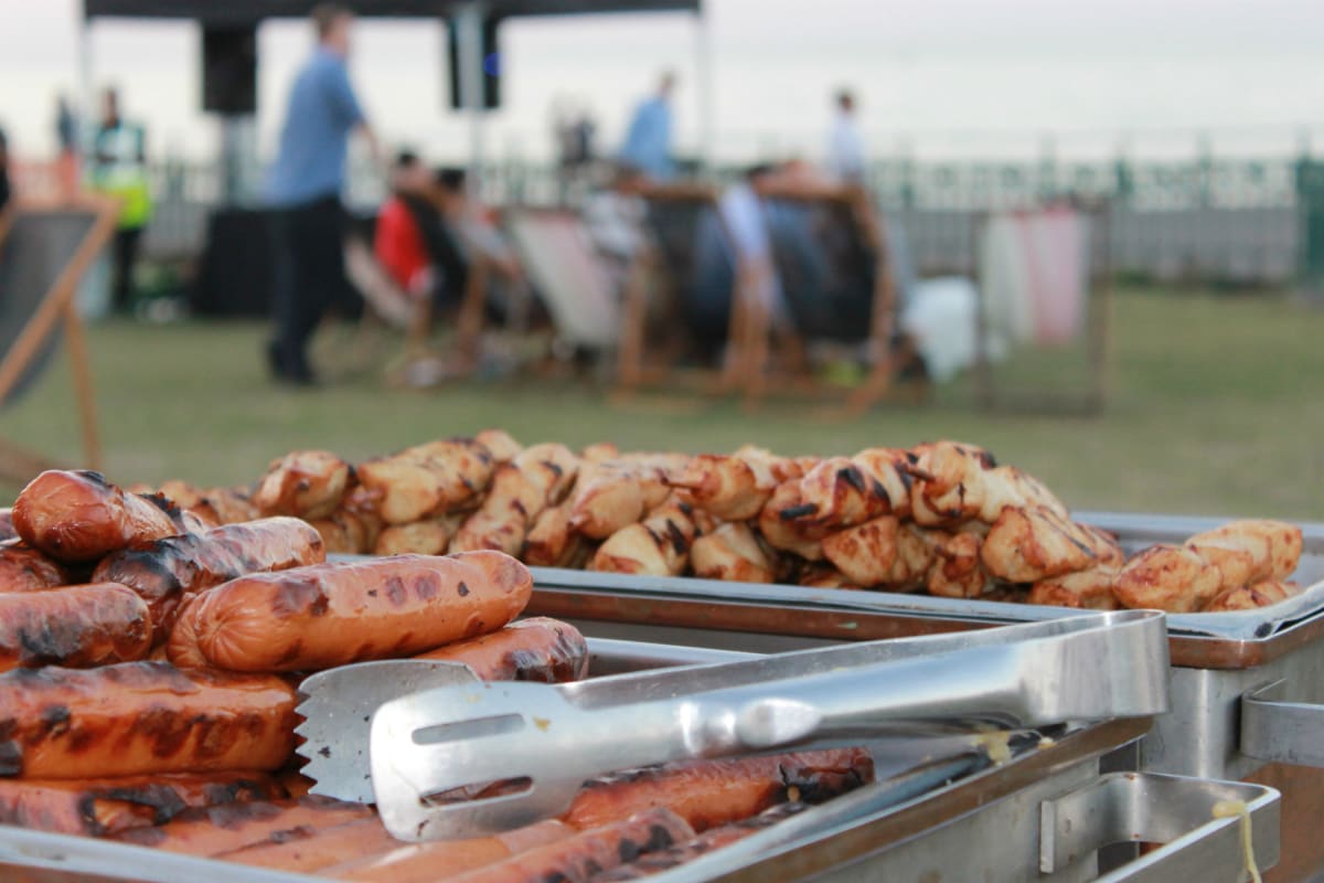 Sausages and chicken skewers_BBQ_Masterclass_Chillisauce Stock_Andy Annat BBQ Crackerjack