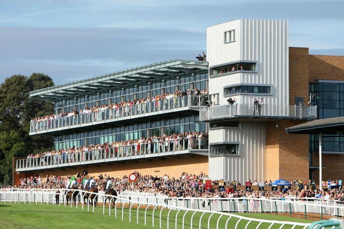 Frontwell Park Racecourse - Brighton - racing stand