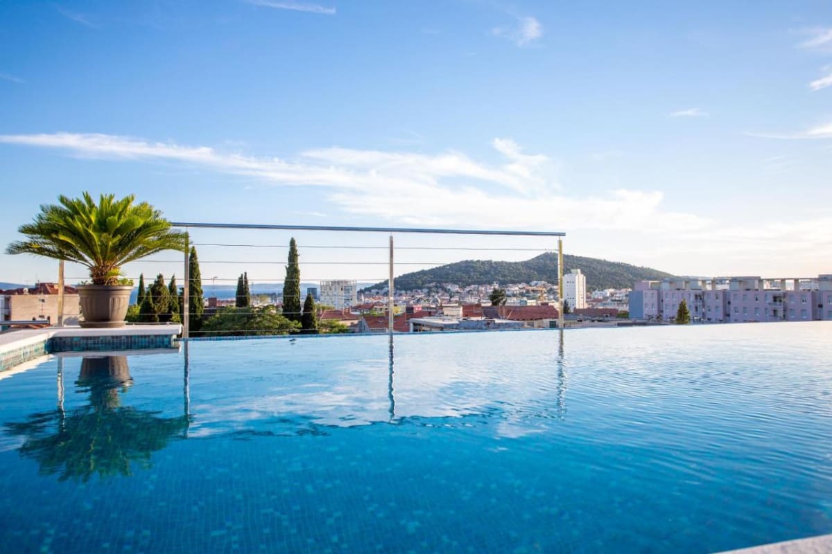 Art Hotel Swimming Pool