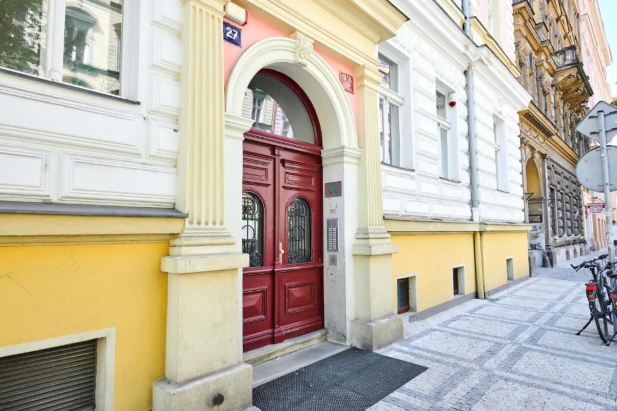 apartments-zborovska - Front