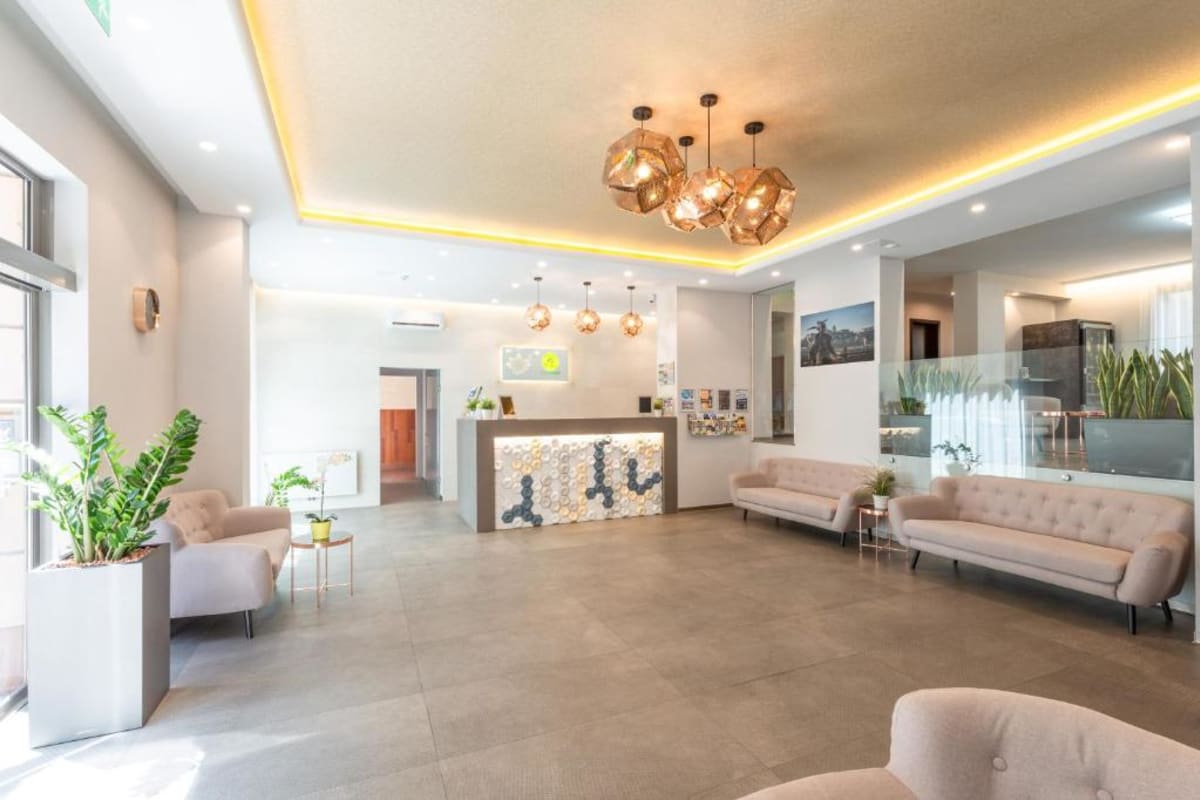 Corvin Plaza - Reception