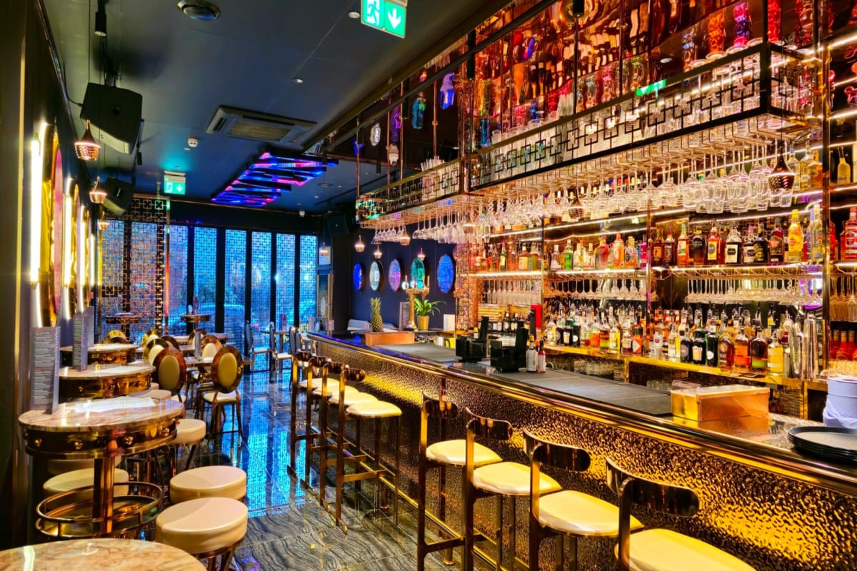 7 Bar & Resturant