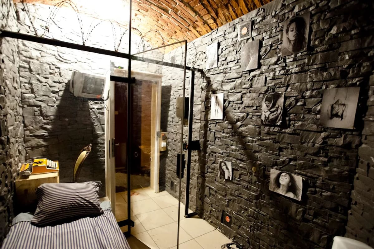Escape Room Scary Hostel