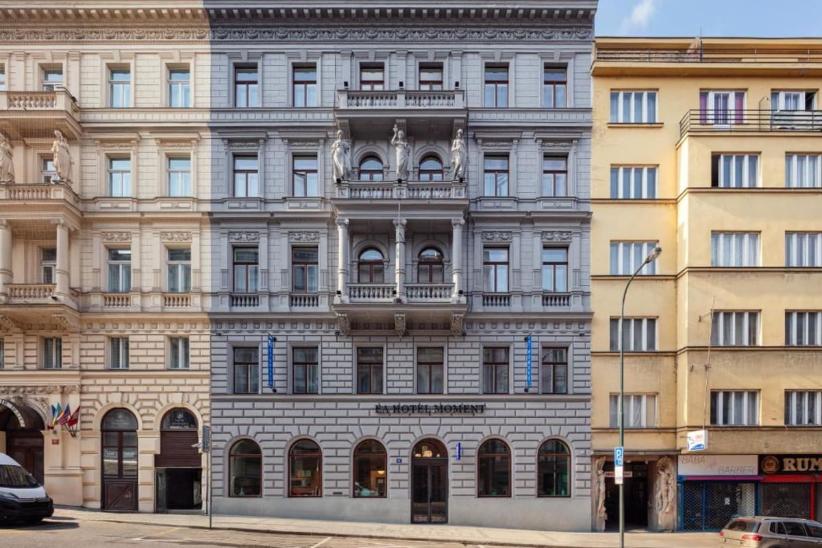 EA Hotel Moment - Front