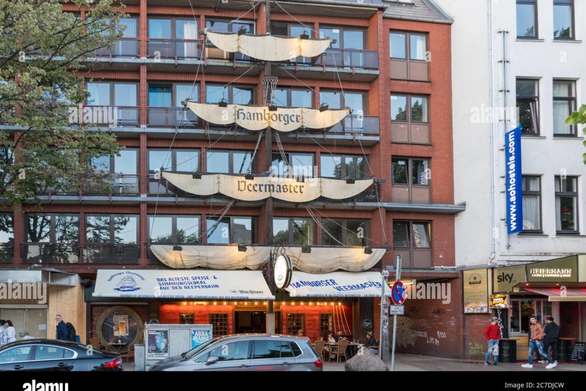Hamborger Veermaster - Outside