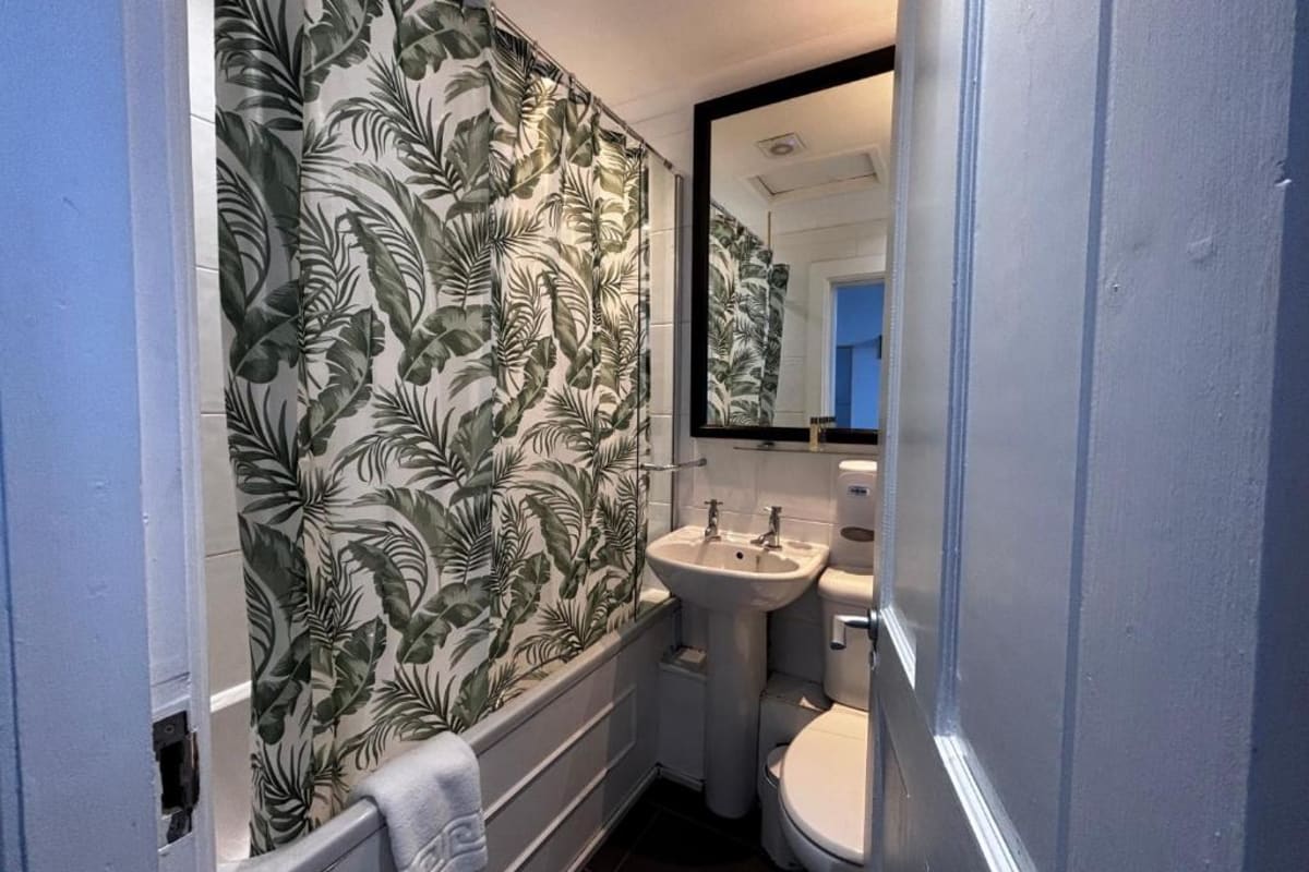 Safestay Glasgow Charing Cross - Bathroom