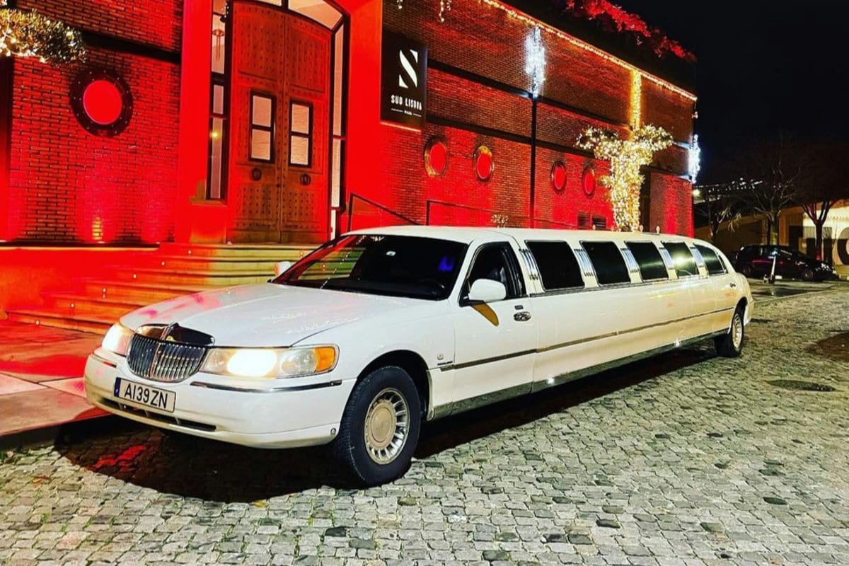 Lincoln Limo - 1
