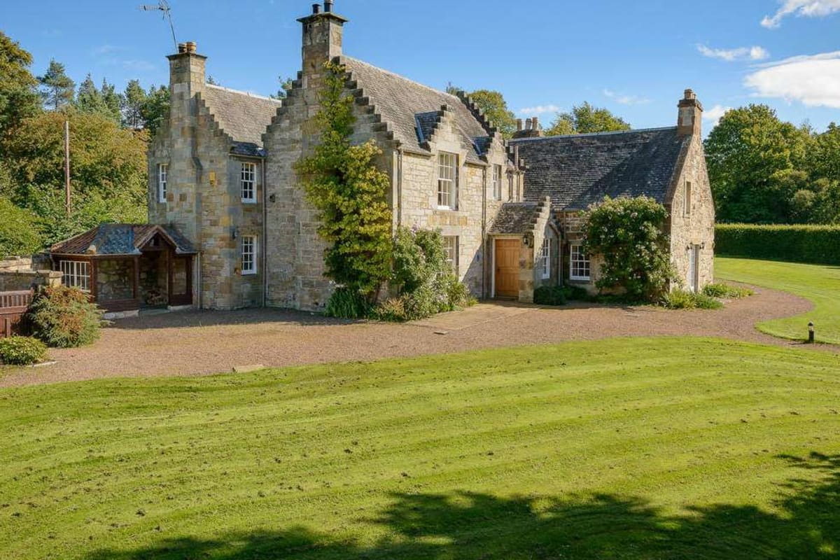 Winton Cottage - Main