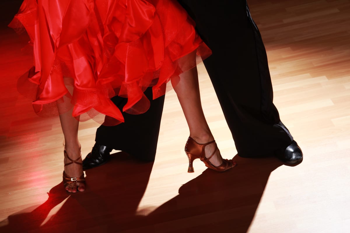 A salsa dancing class