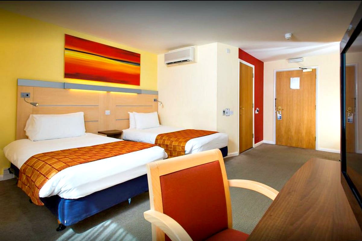 Holiday Inn Express Leeds Centre - bedroom