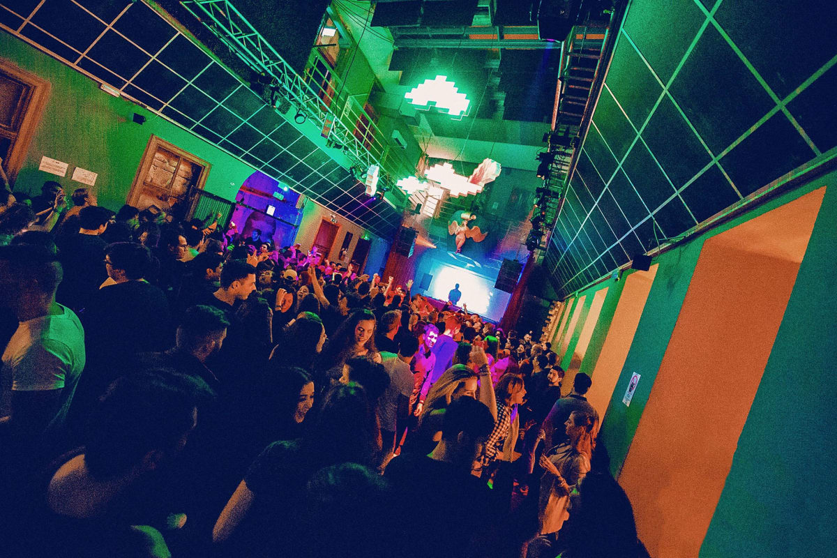 Instant - Budapest