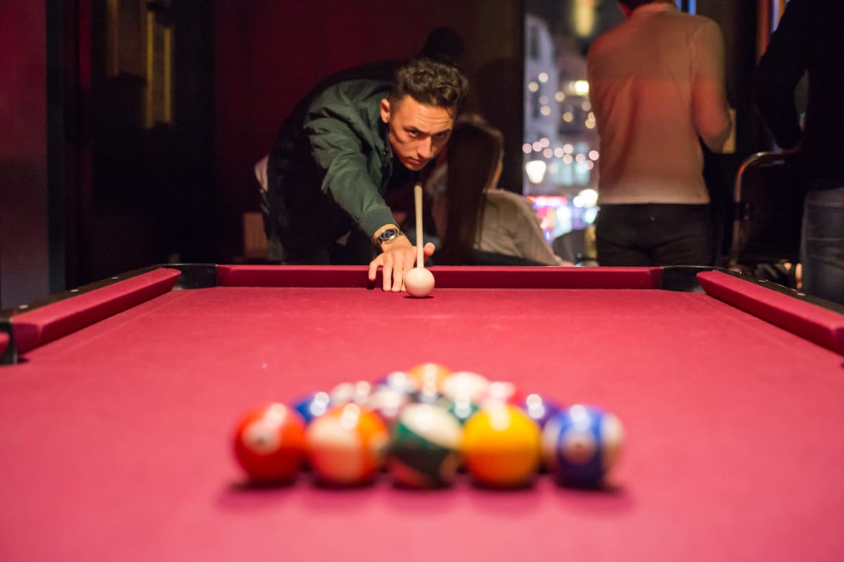 Snooker Pool stag playing