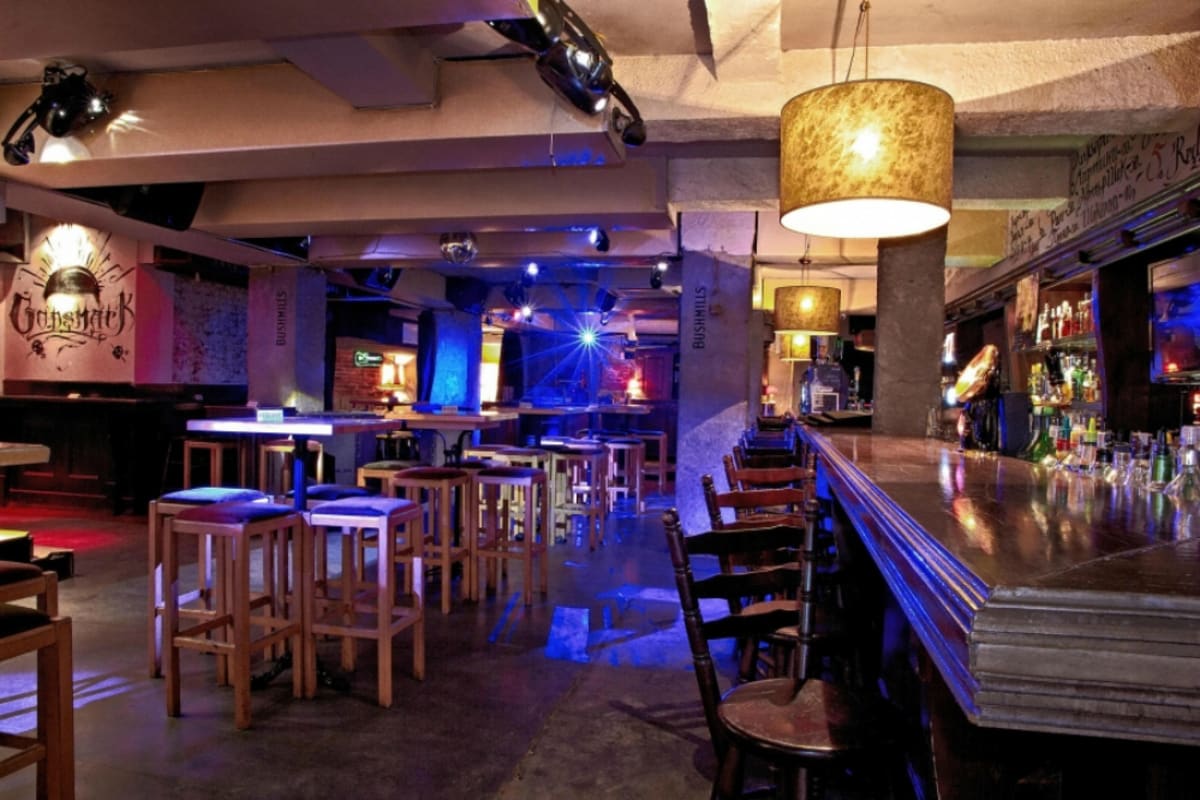 rock n rolla bar sofia - interior.jpg