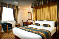 Royal Angus Hotel - Bedroom 2.jpg