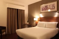 Jurys Inn - Leeds - bedroom