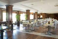 Holiday Inn Guildford - dining area