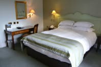 west lodge park hotel - bedroom