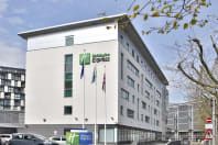 Holiday Inn Express - Leeds Armouries - exterior of hotel