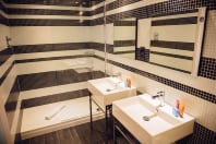 Stay Central Hotel - Shower