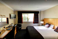 Hallmark Hotel Warrington - bedroom
