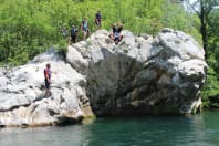 Rafting Cetina stag group jumping into water