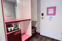 Citrus Hotel Cheltenham pink room facilities