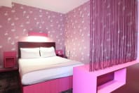 Citrus Hotel Cheltenham flamingo double room
