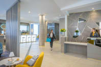 Maldron Hotel Belfast City reception