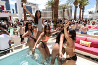 Drai's beachclub VIP group of girls