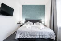 hotel 7 days