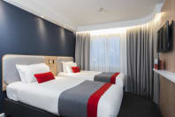 Holiday Inn Express Bath Bedroom