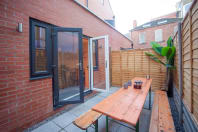 Cheltenham Lane 3B Courtyrad