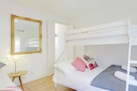 Sunny Cottage - Bedroom