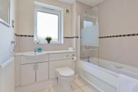 Brighton's Best BIG House 2 - 2nd Floor Bathroom
